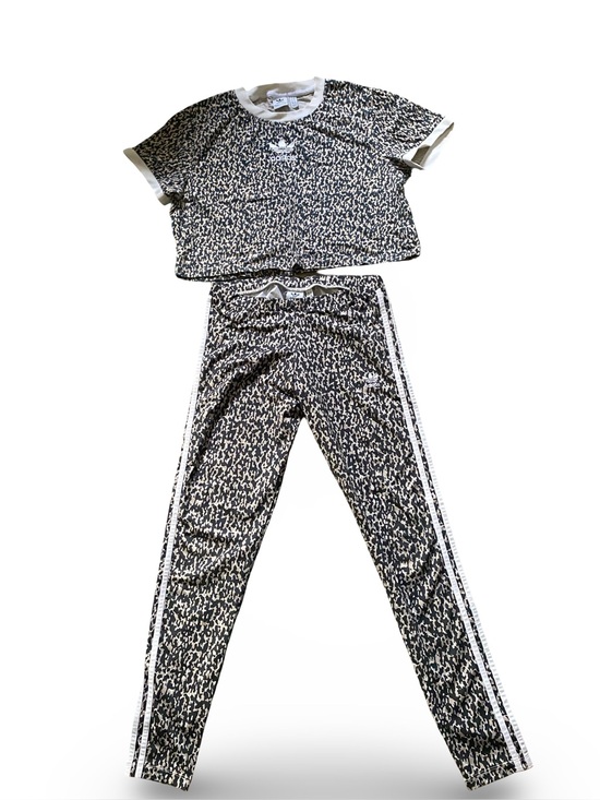 adidas Pants - adidas Leopard-Print workout Set- Side Stripes